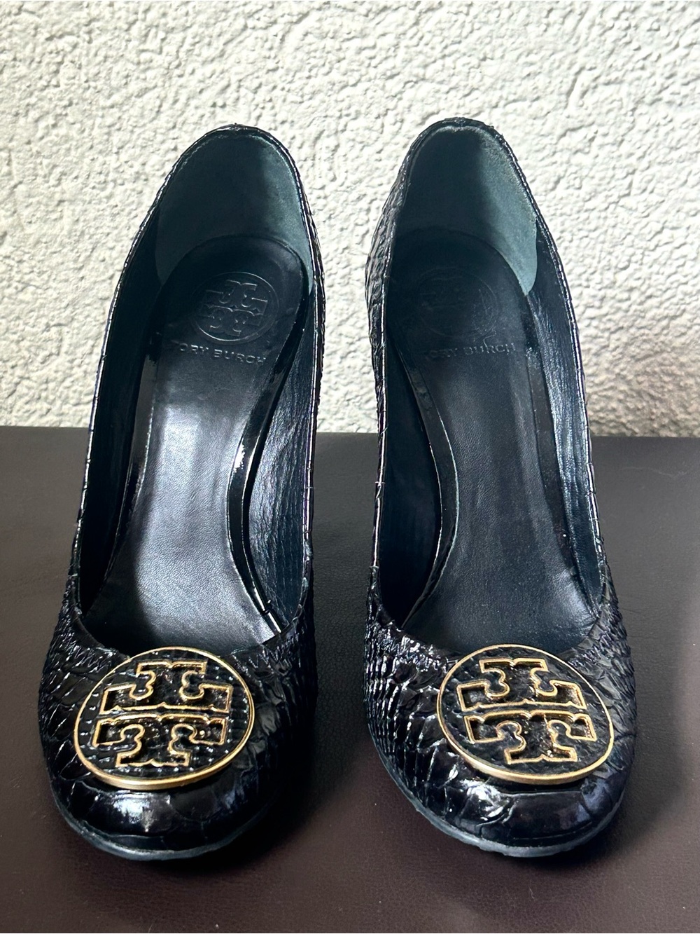 Tory Burch Black Patent Leather Pumps with Gold Logo Medallion